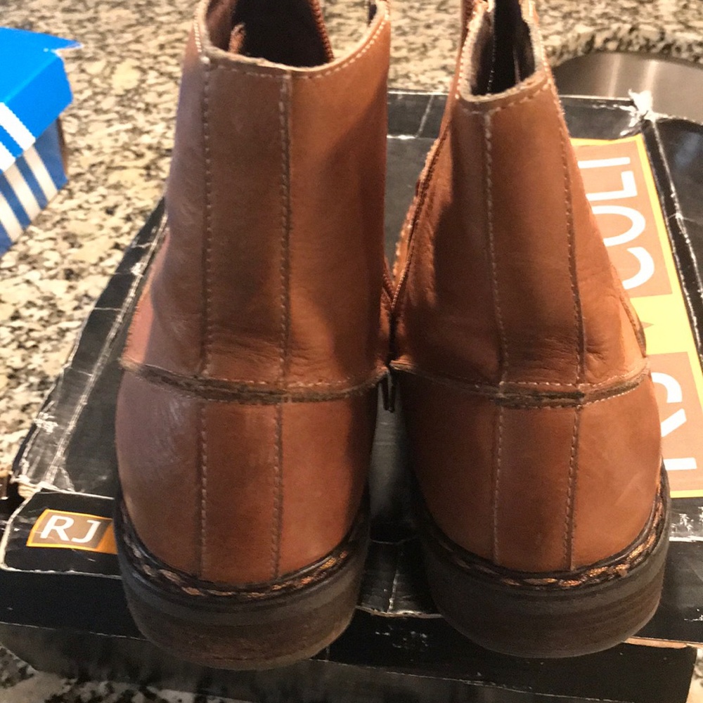 Boot - Picture 3 of 4